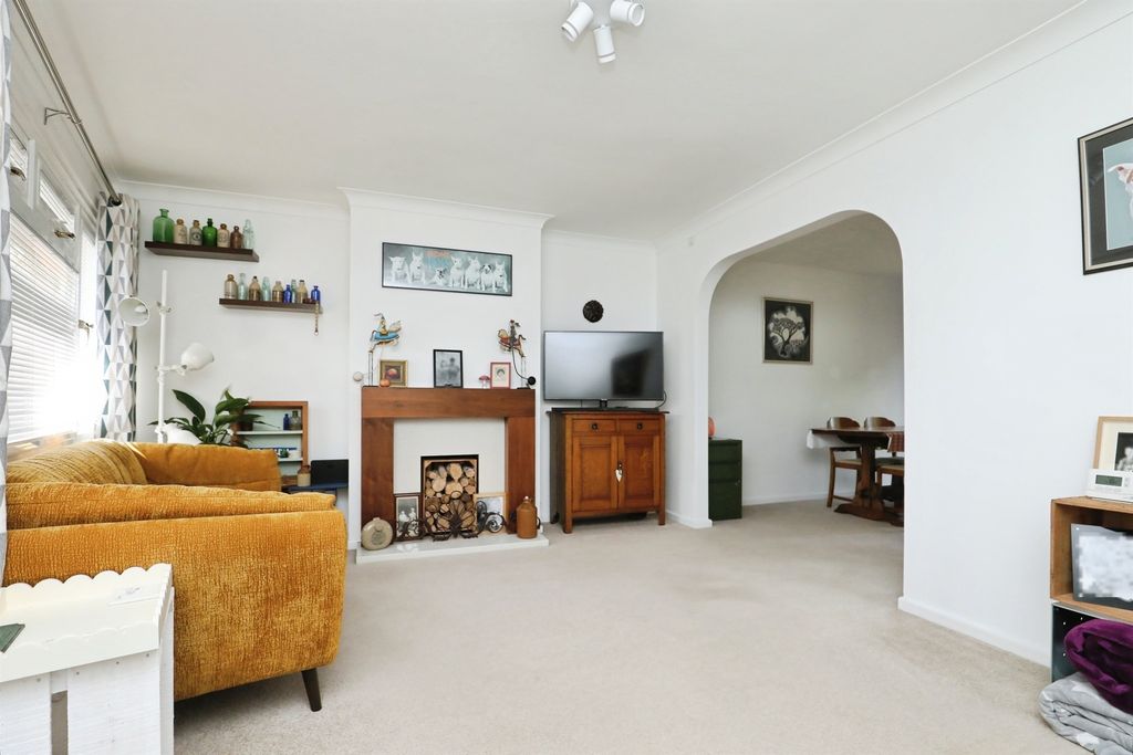 Property photo 3 of 25