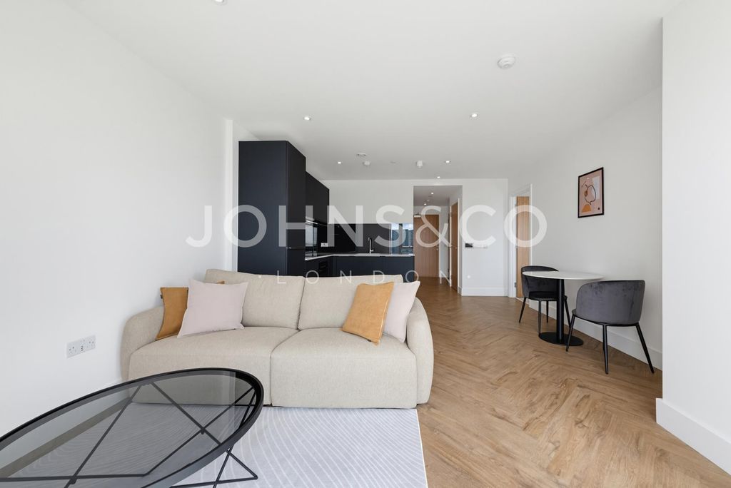 Property photo 2 of 18