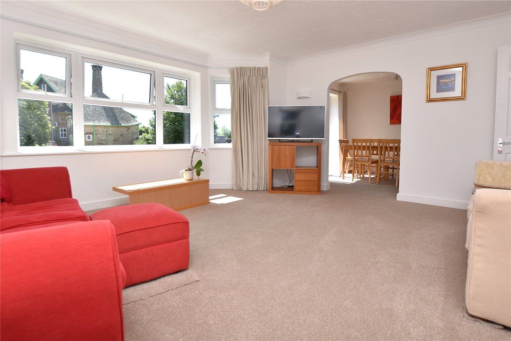 Property photo 2 of 17 Sitting Room
