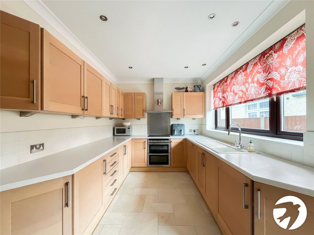 Property photo 3 of 24 Picture No. 16