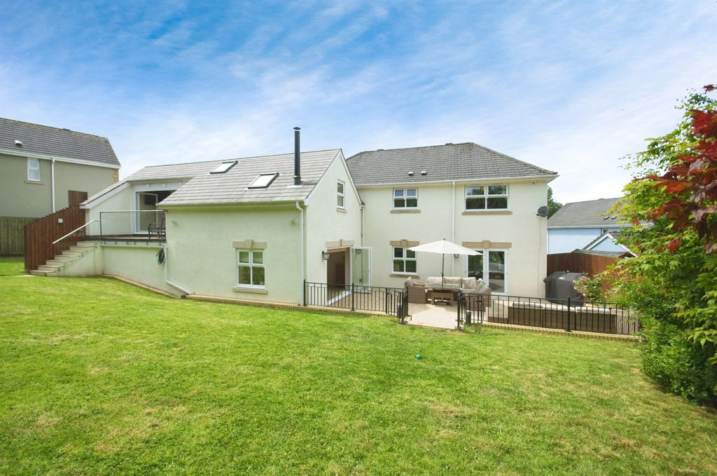 Property photo 2 of 28