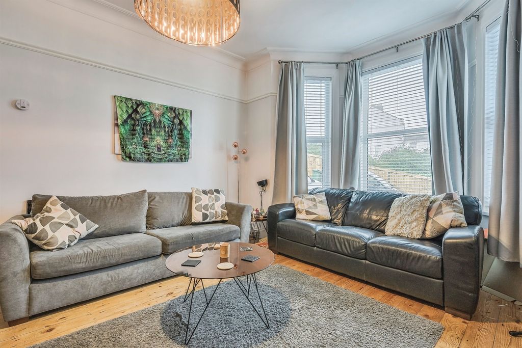 Property photo 3 of 18