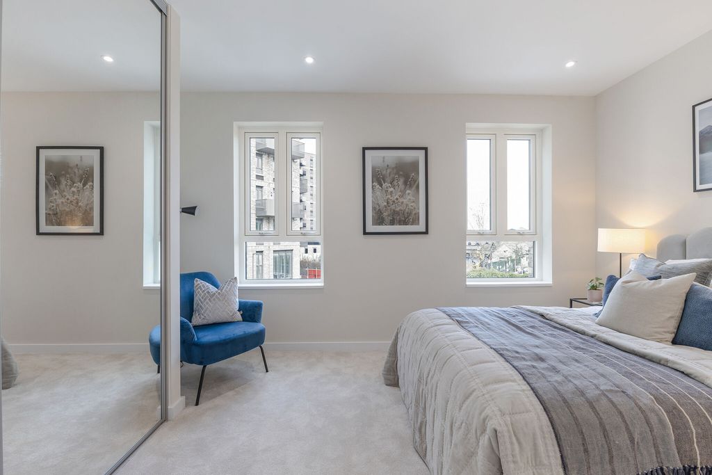 Property photo 3 of 17 90846_Show-Apartment  (26)Enh_Low.Jpg
