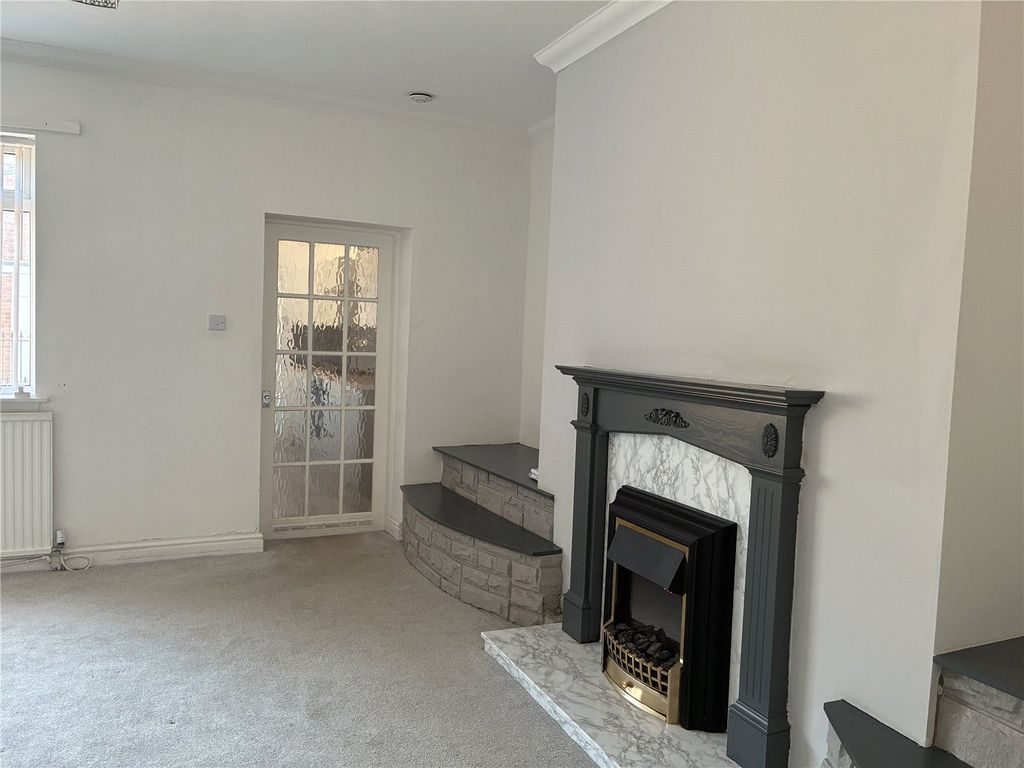 Property photo 3 of 21 Living Room
