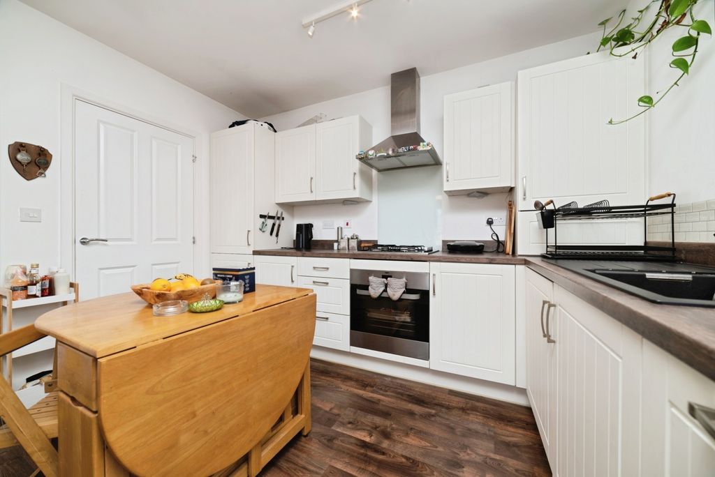 Property photo 3 of 17 Kitchen