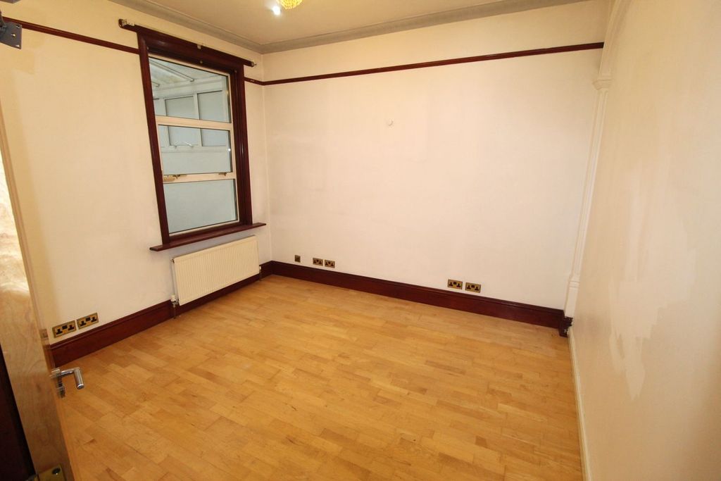 Property photo 3 of 25