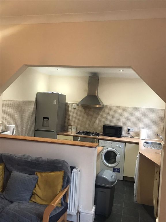 Property photo 3 of 7 Kitchen