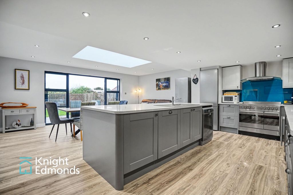 Property photo 1 of 30