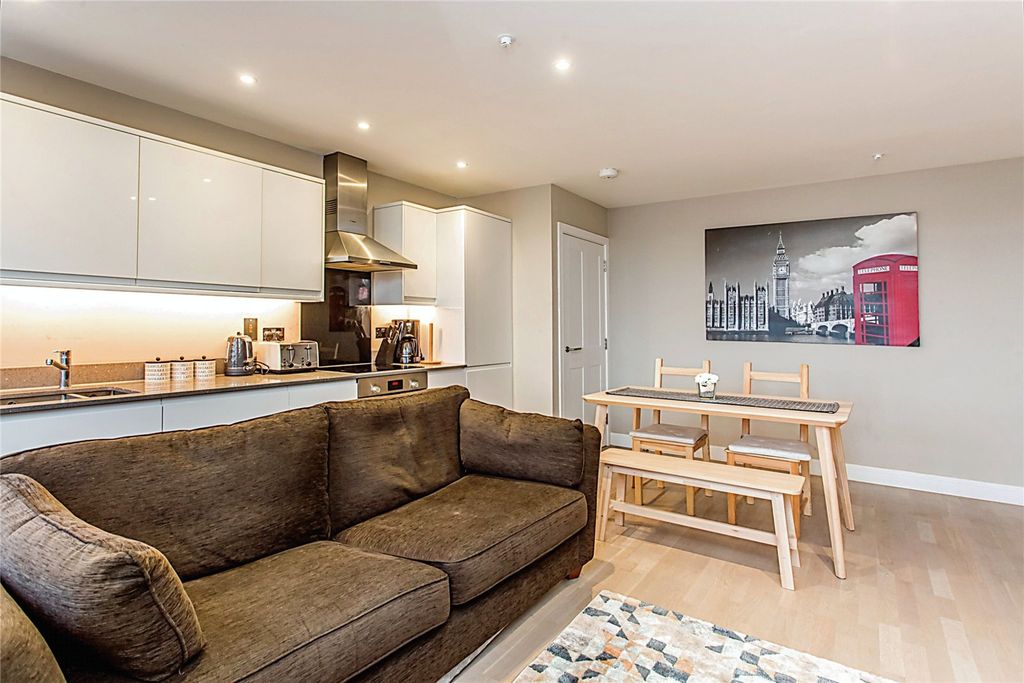 Property photo 3 of 16 Open Plan
