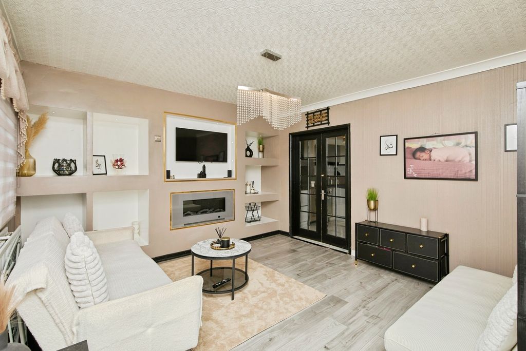 Property photo 2 of 17 Living Room