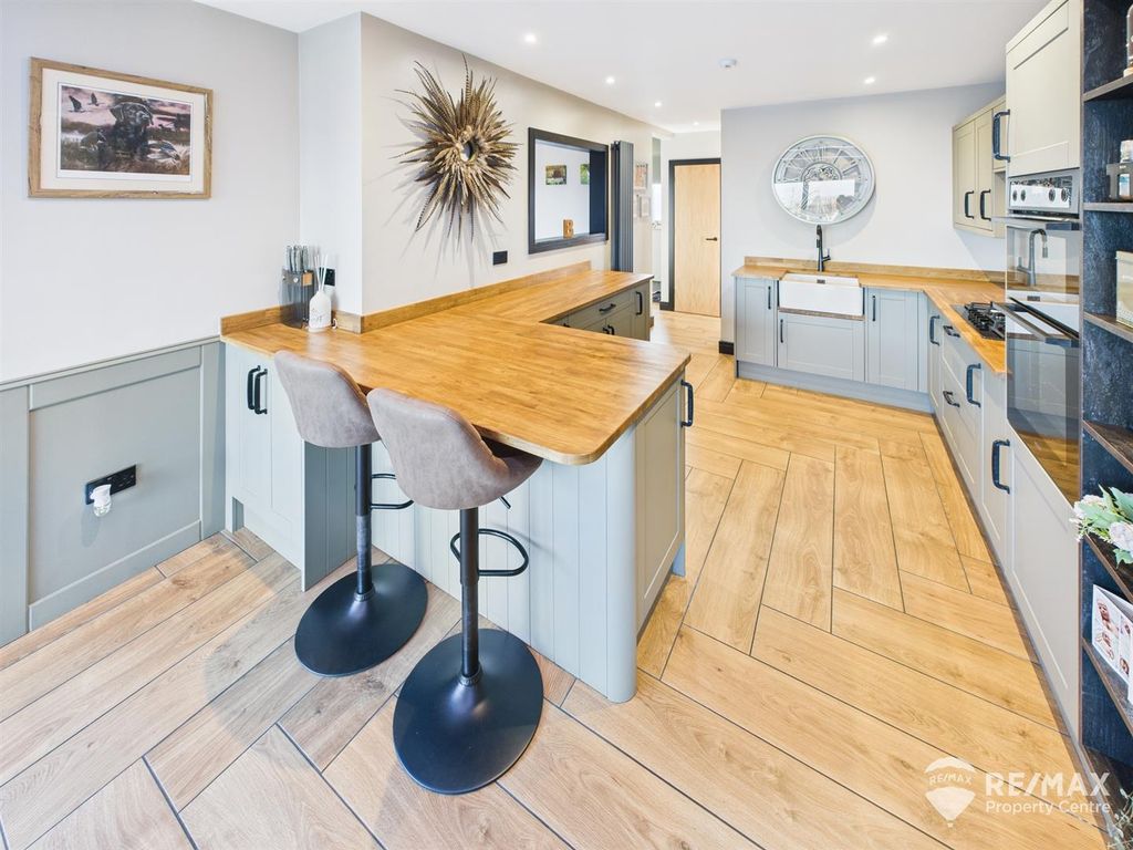 Property photo 3 of 44 Cam02842G0-Pr0309-Still058.Jpg