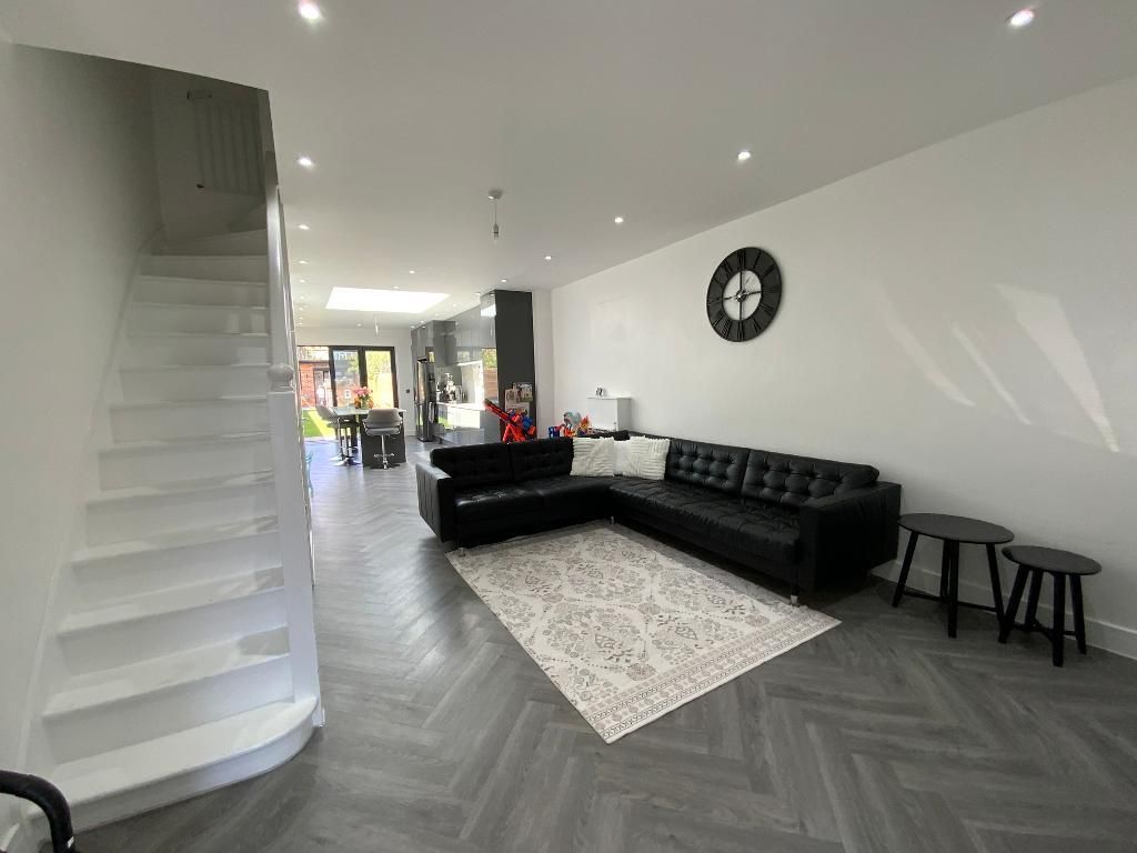 Property photo 3 of 20 Open Plan Kitchen/Living Room 43'11x13'5