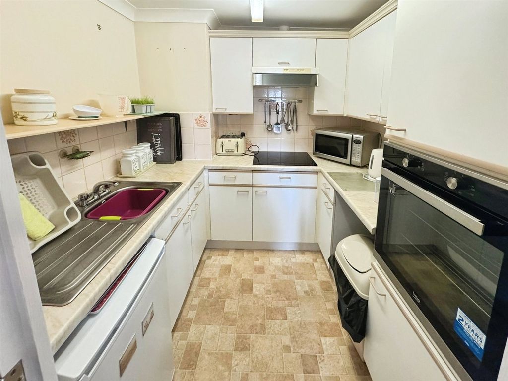 Property photo 3 of 9 Kitchen