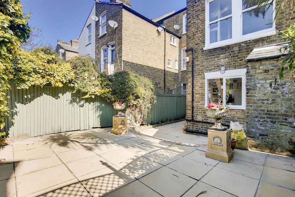 Property photo 3 of 12