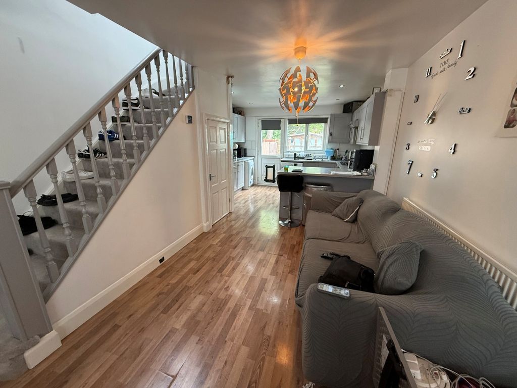 Property photo 2 of 8 4166061