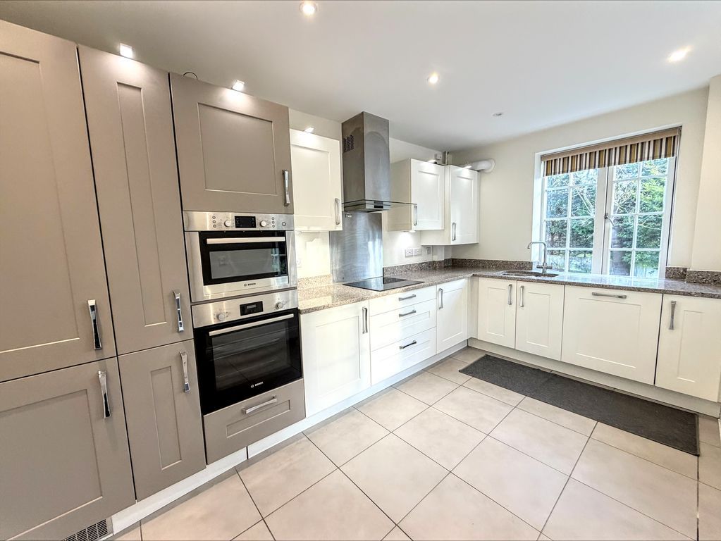 Property photo 2 of 11 Photo 13