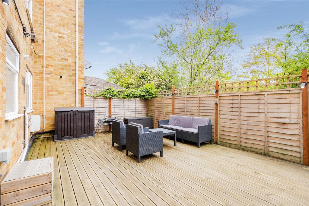 Property photo 1 of 12 Downside Court (12 From 28)-25.Jpg