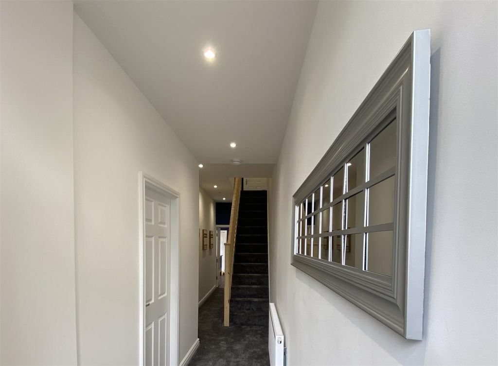 Property photo 2 of 15 Communal Living Room