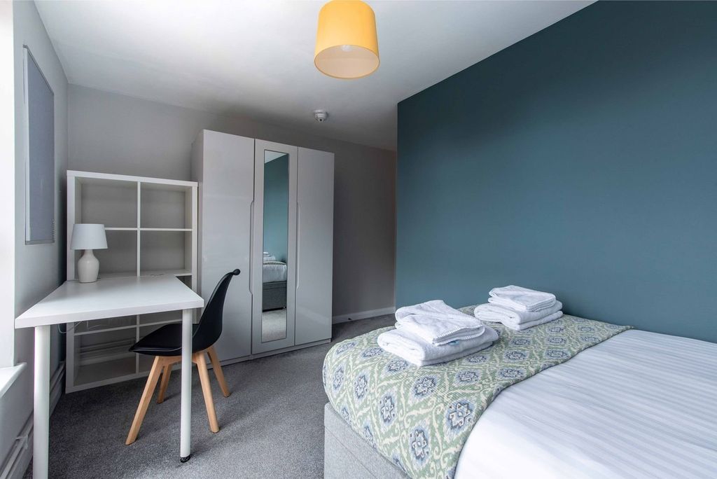 Property photo 1 of 12 Picture No. 17