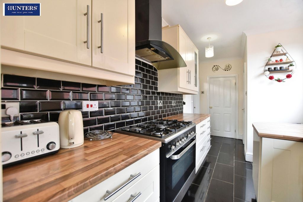 Property photo 3 of 23 Kitchen