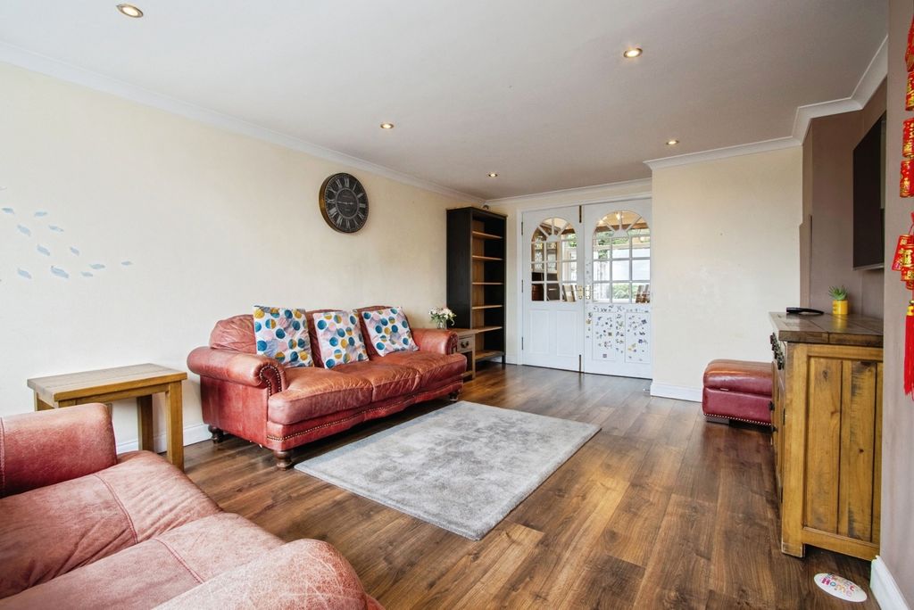 Property photo 2 of 17 Photo