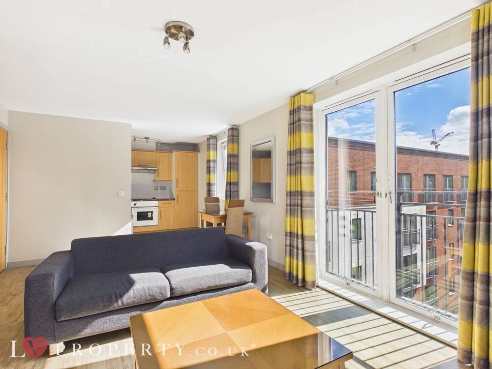 Property photo 1 of 11 Giraffe360-Still009