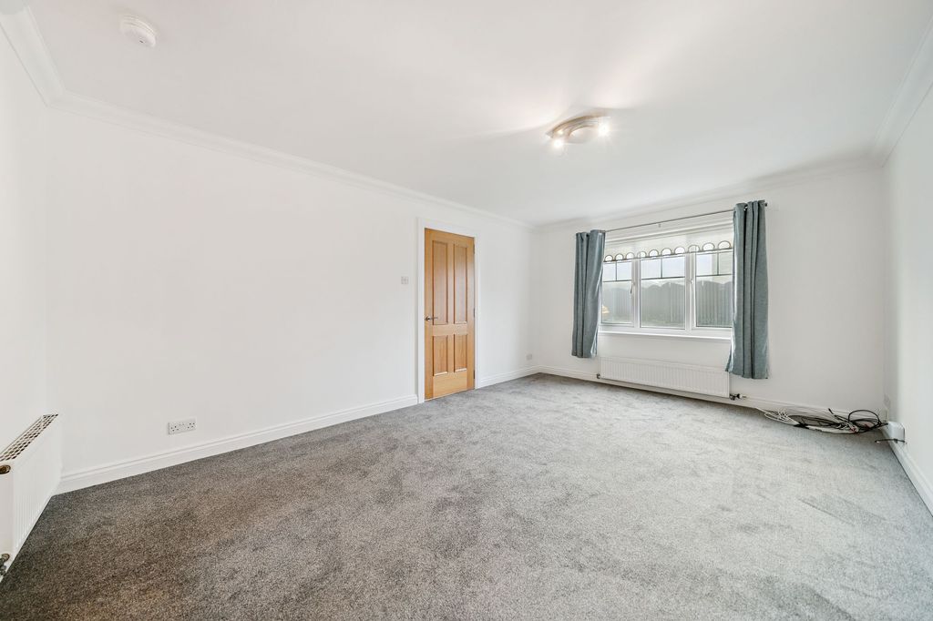 Property photo 2 of 36