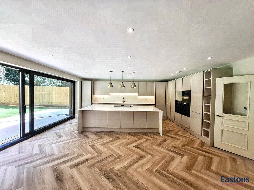 Property photo 3 of 20 Kitchen Dining