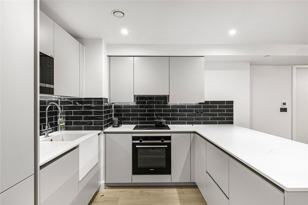 Property photo 2 of 17 Kitchen