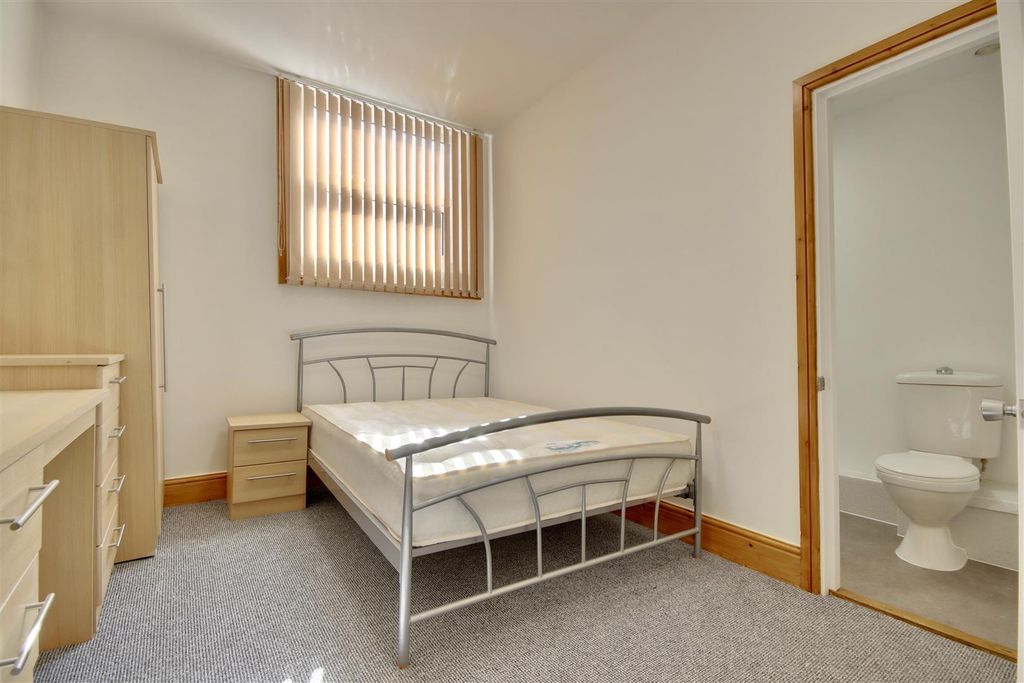 Property photo 3 of 8 4D7827F6-A737-4234-B39E-D7E7Aba7919F_1_201_A.Jpeg