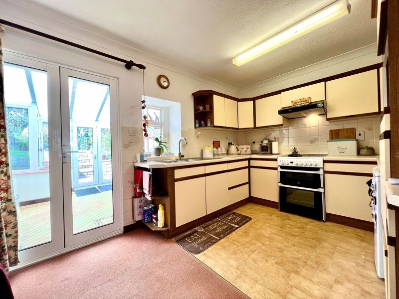 Property photo 3 of 7 Dining Kitchen