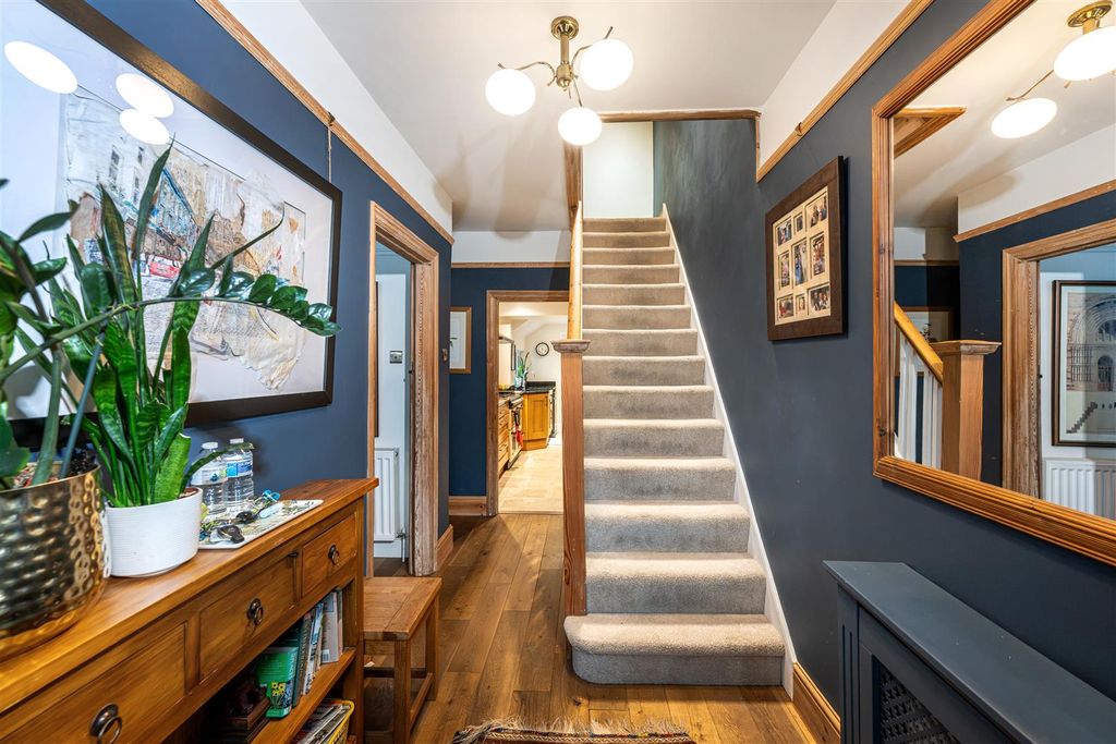 Property photo 3 of 17 Hallway