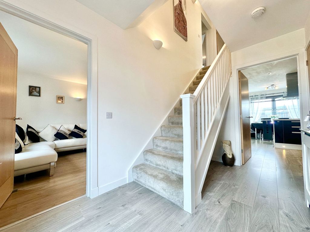 Property photo 3 of 27