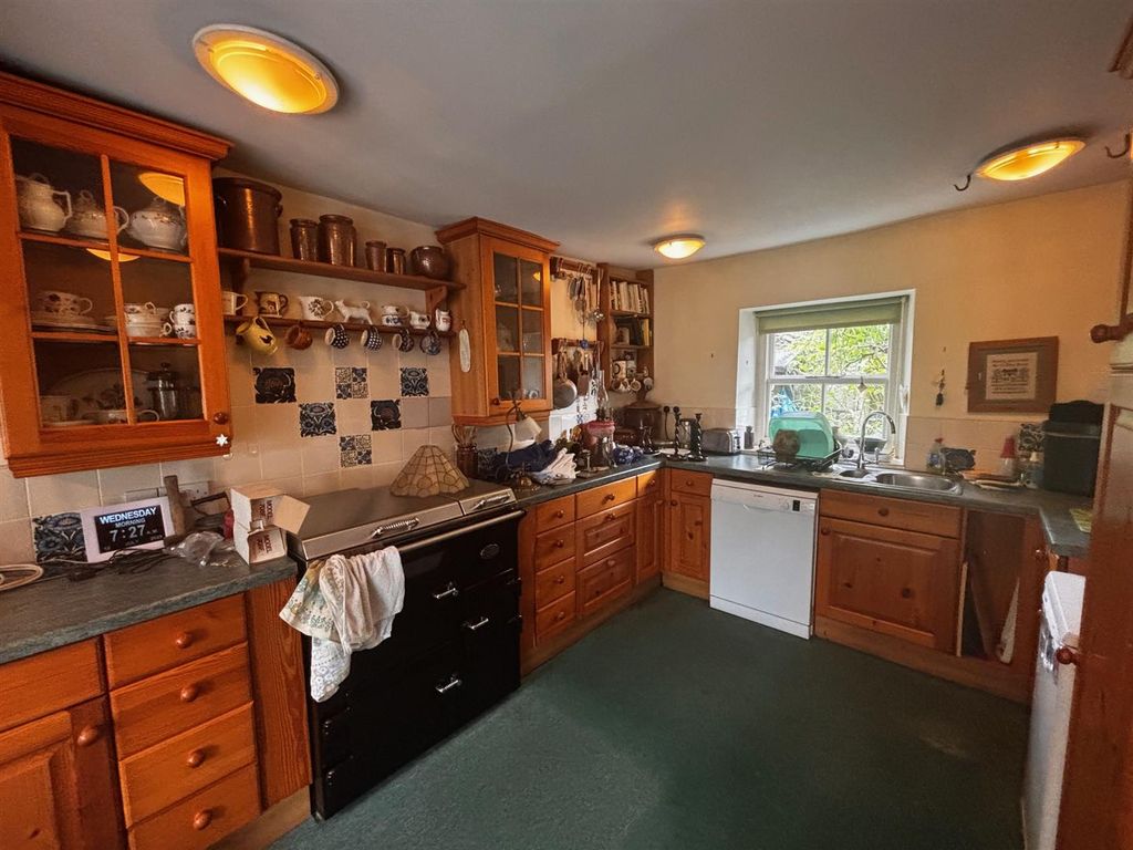 Property photo 2 of 27