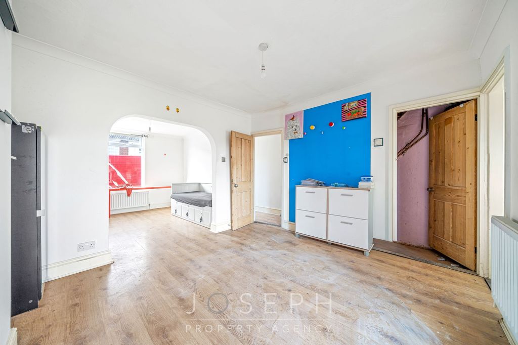 Property photo 2 of 14