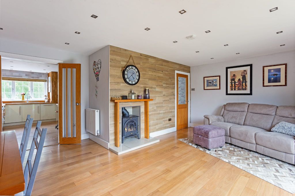 Property photo 2 of 17 21B58Edc-5F04-41Fc-90F3-F1c239dc6c04.Jpg