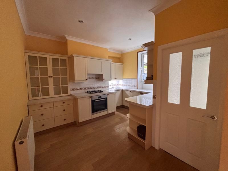Property photo 3 of 11 Kitchen