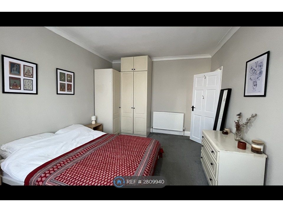 Property photo 3 of 18 Master Bedroom 2