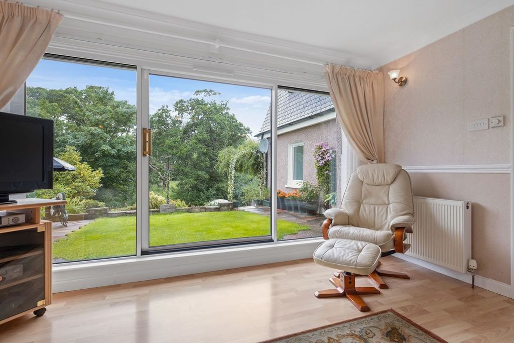 Property photo 3 of 9