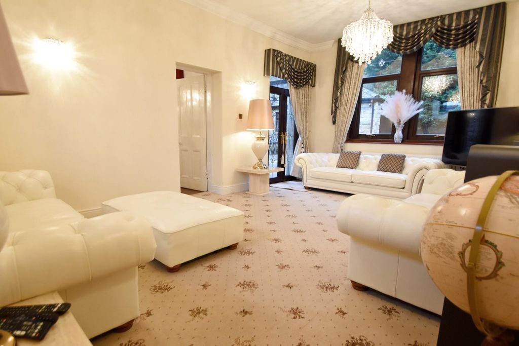 Property photo 2 of 20