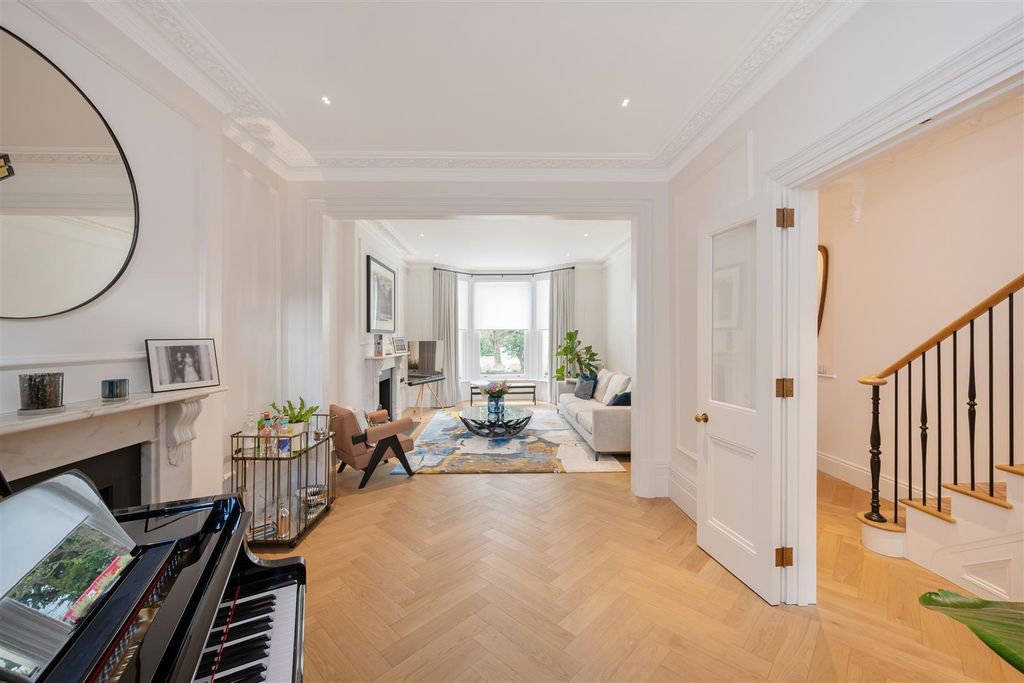 Property photo 3 of 18 26 Formosa Street Hi-9.Jpg