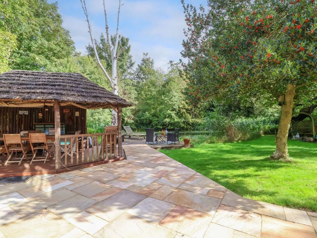 Property photo 2 of 22 Picture No. 30