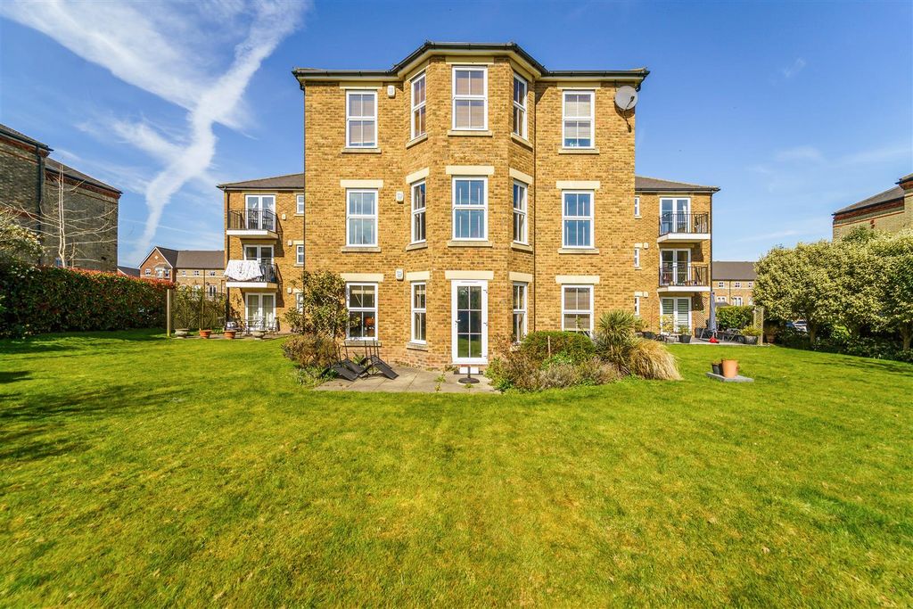 Property photo 1 of 14 Horton Crescent  Silk Croft (12).Jpg