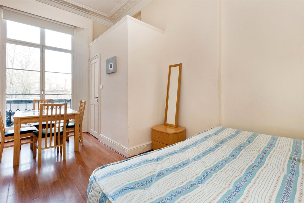 Property photo 3 of 7 Studio Room