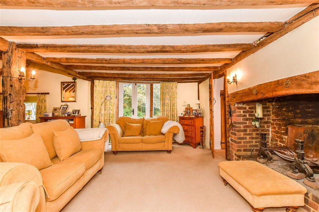 Property photo 3 of 28 Lounge