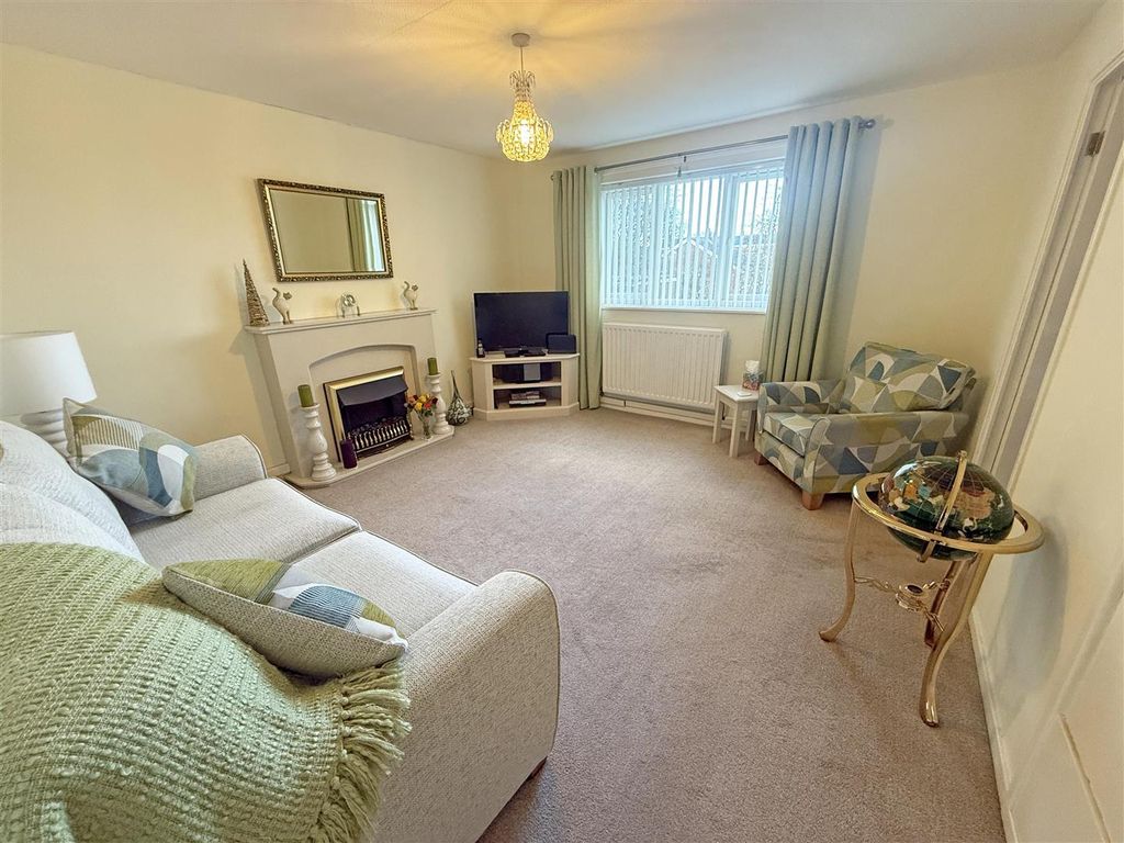 Property photo 2 of 8 Chd Lounge.Jpg