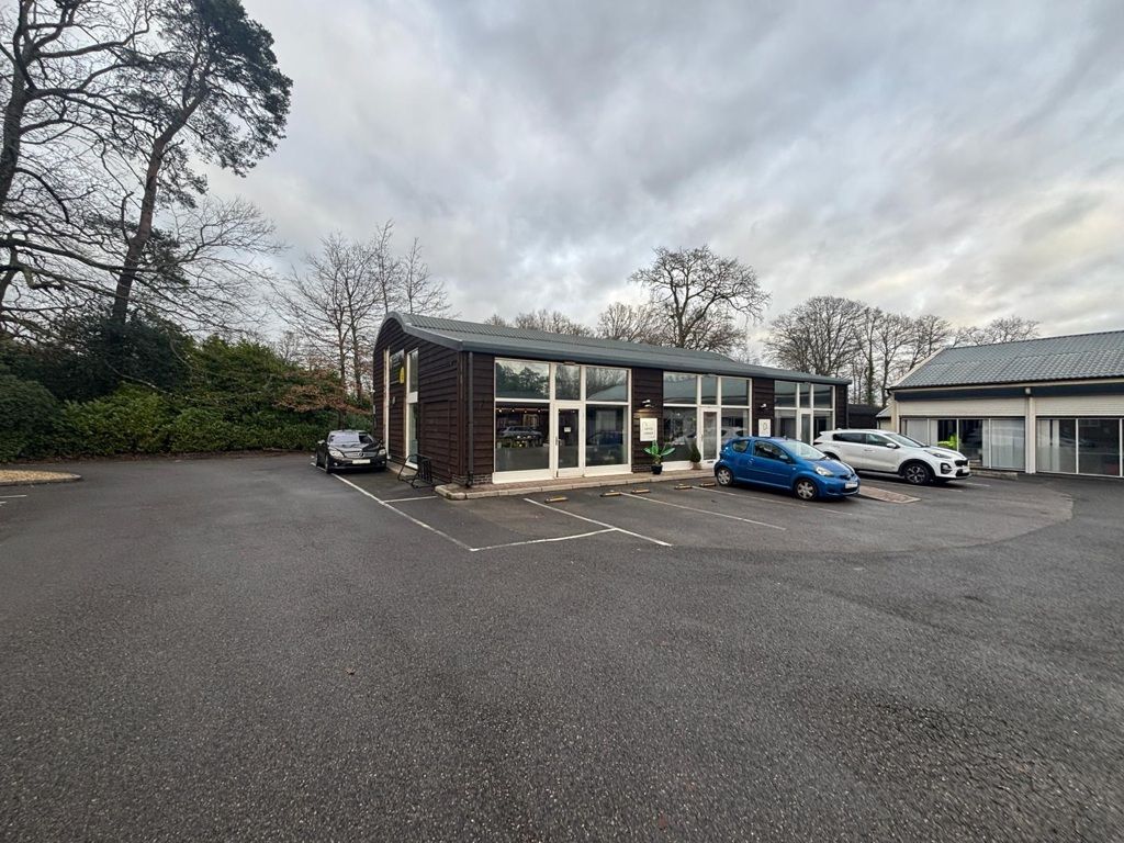 Property photo 3 of 8 Photo 7