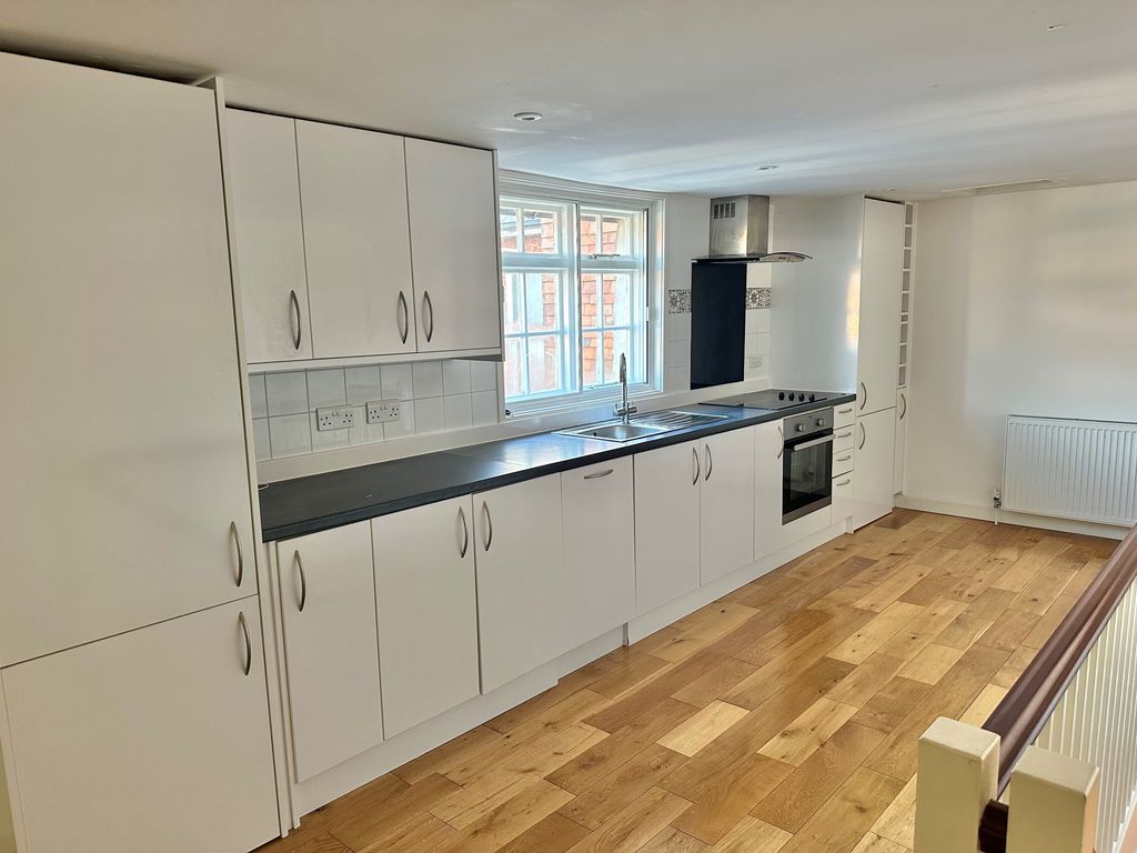 Property photo 3 of 8 Kitchen (1)