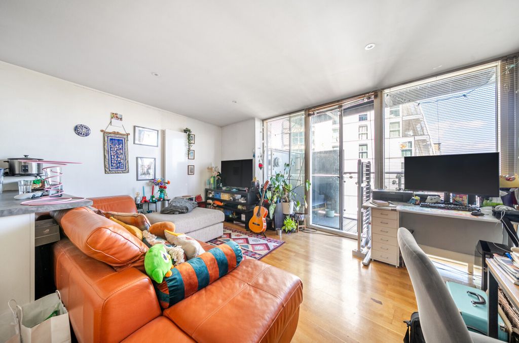 Property photo 2 of 15 1441234-10-69Ef7A...