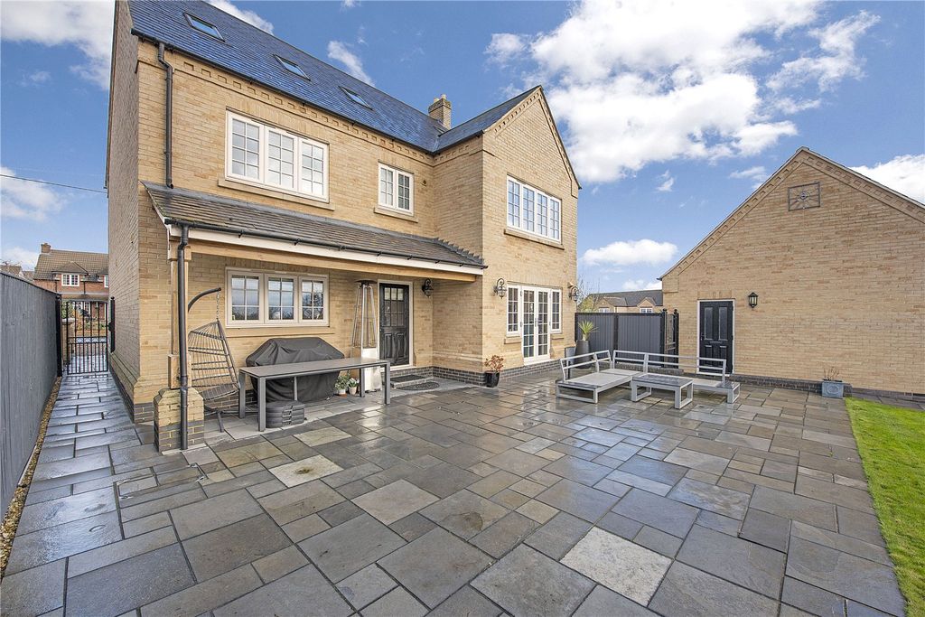 Property photo 1 of 31 Garden Patio